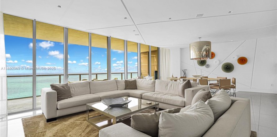 Кондоминиум с 4 спальнями в Бэл-Харбор, Флорида № 2021725