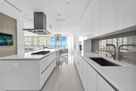 Купить кондоминиум в Бэл-Харбор, Флорида 4 спальни, 330.36м2, № 2021725 - фото 19