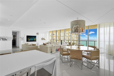 Купить кондоминиум в Бэл-Харбор, Флорида 4 спальни, 330.36м2, № 2021725 - фото 12