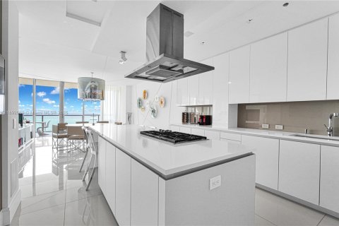 Купить кондоминиум в Бэл-Харбор, Флорида 4 спальни, 330.36м2, № 2021725 - фото 13