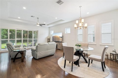 House in LAKESHORE in Winter Garden, Florida 4 bedrooms, 257.15 sq.m. № 2211045 - photo 9