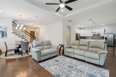 House in LAKESHORE in Winter Garden, Florida 4 bedrooms, 257.15 sq.m. № 2211045 - photo 8