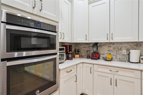 House in LAKESHORE in Winter Garden, Florida 4 bedrooms, 257.15 sq.m. № 2211045 - photo 17