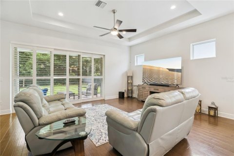 House in LAKESHORE in Winter Garden, Florida 4 bedrooms, 257.15 sq.m. № 2211045 - photo 5