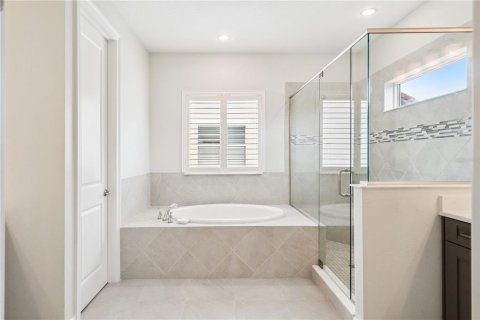 House in LAKESHORE in Winter Garden, Florida 4 bedrooms, 257.15 sq.m. № 2211045 - photo 25