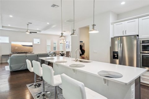 House in LAKESHORE in Winter Garden, Florida 4 bedrooms, 257.15 sq.m. № 2211045 - photo 14
