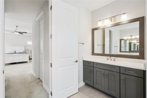 House in LAKESHORE in Winter Garden, Florida 4 bedrooms, 257.15 sq.m. № 2211045 - photo 23