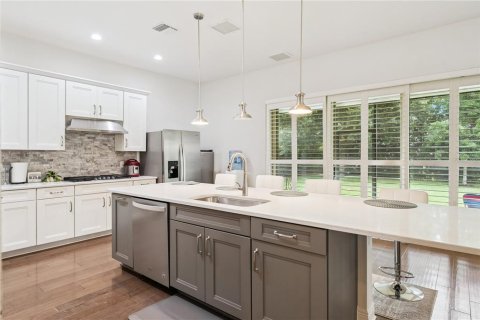 House in LAKESHORE in Winter Garden, Florida 4 bedrooms, 257.15 sq.m. № 2211045 - photo 12