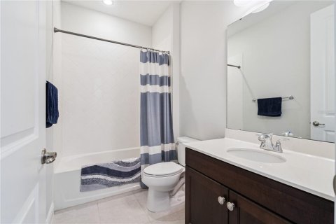 House in LAKESHORE in Winter Garden, Florida 4 bedrooms, 257.15 sq.m. № 2211045 - photo 29