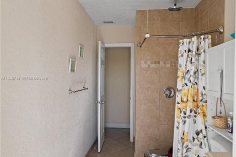 Villa ou maison à vendre à Hollywood, Floride: 4 chambres, 121.24 m2 № 2004815 - photo 15