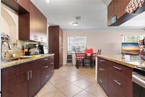 Villa ou maison à vendre à Hollywood, Floride: 4 chambres, 121.24 m2 № 2004815 - photo 11