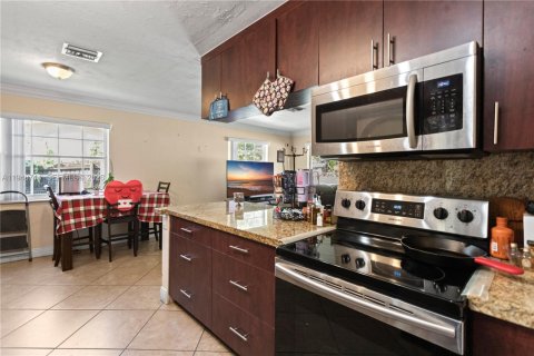 Villa ou maison à vendre à Hollywood, Floride: 4 chambres, 121.24 m2 № 2004815 - photo 10