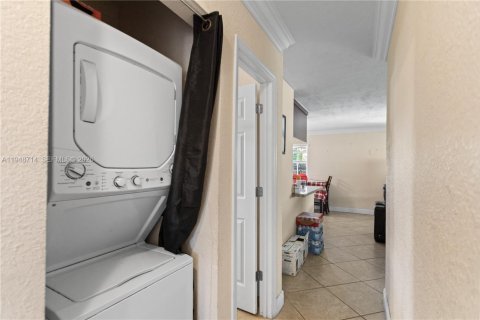 Villa ou maison à vendre à Hollywood, Floride: 4 chambres, 121.24 m2 № 2004815 - photo 17