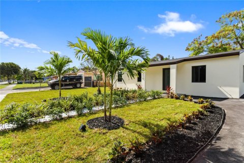 Villa ou maison à vendre à Miami Gardens, Floride: 5 chambres, 133.04 m2 № 1969242 - photo 4