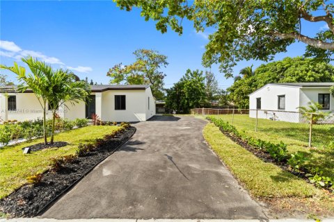 Villa ou maison à vendre à Miami Gardens, Floride: 5 chambres, 133.04 m2 № 1969242 - photo 5