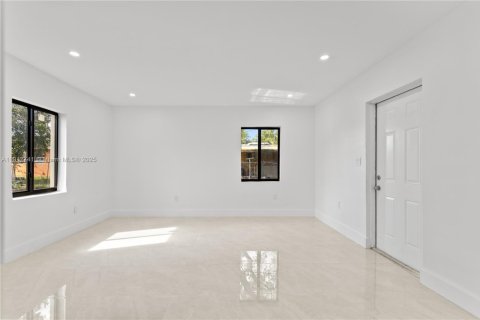 Villa ou maison à vendre à Miami Gardens, Floride: 5 chambres, 133.04 m2 № 1969242 - photo 20