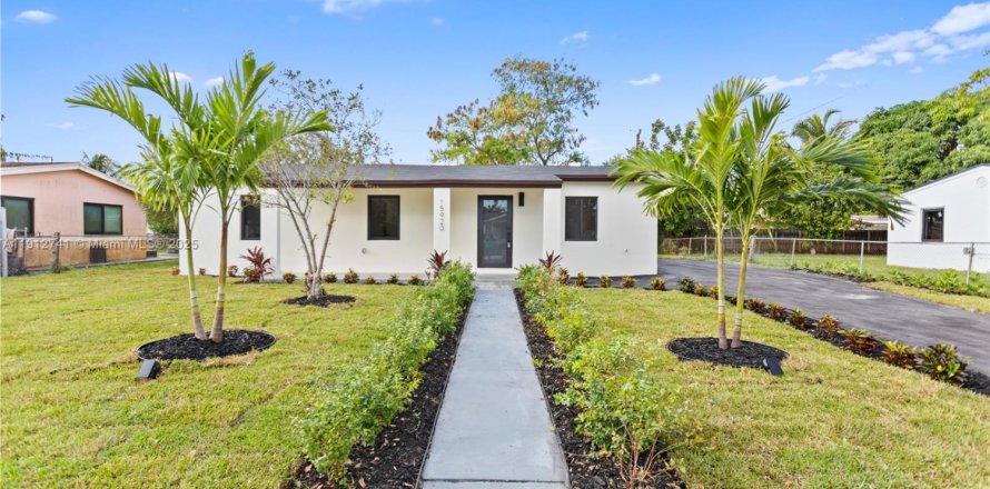 Villa ou maison à Miami Gardens, Floride 5 chambres, 133.04 m2 № 1969242