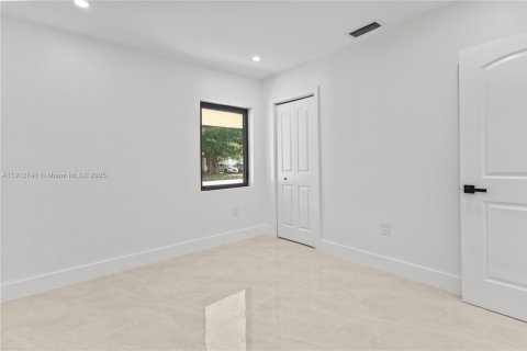 Villa ou maison à vendre à Miami Gardens, Floride: 5 chambres, 133.04 m2 № 1969242 - photo 27