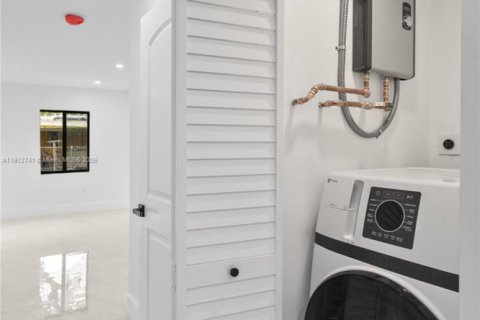 Villa ou maison à vendre à Miami Gardens, Floride: 5 chambres, 133.04 m2 № 1969242 - photo 22