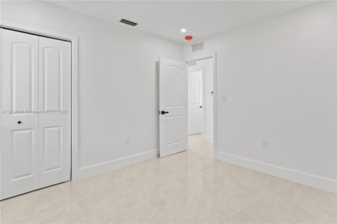 Villa ou maison à vendre à Miami Gardens, Floride: 5 chambres, 133.04 m2 № 1969242 - photo 28