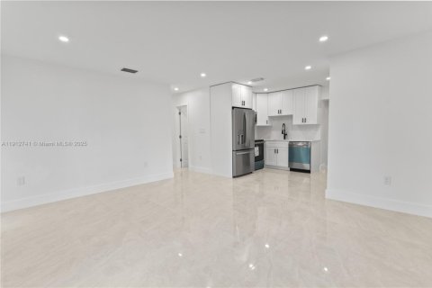 Villa ou maison à vendre à Miami Gardens, Floride: 5 chambres, 133.04 m2 № 1969242 - photo 7
