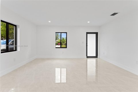 Villa ou maison à vendre à Miami Gardens, Floride: 5 chambres, 133.04 m2 № 1969242 - photo 8