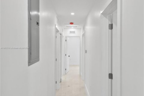 Villa ou maison à vendre à Miami Gardens, Floride: 5 chambres, 133.04 m2 № 1969242 - photo 23