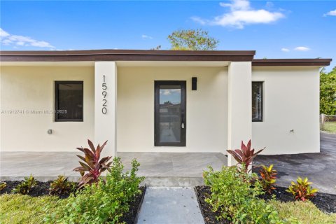 Villa ou maison à vendre à Miami Gardens, Floride: 5 chambres, 133.04 m2 № 1969242 - photo 3