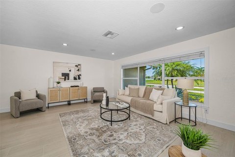 House in Saint Petersburg, Florida 4 bedrooms, 223.34 sq.m. № 2167418 - photo 24