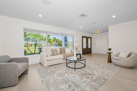 House in Saint Petersburg, Florida 4 bedrooms, 223.34 sq.m. № 2167418 - photo 23