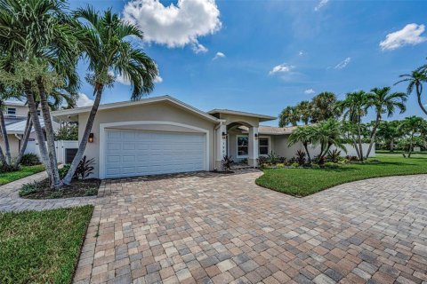 House in Saint Petersburg, Florida 4 bedrooms, 223.34 sq.m. № 2167418 - photo 18