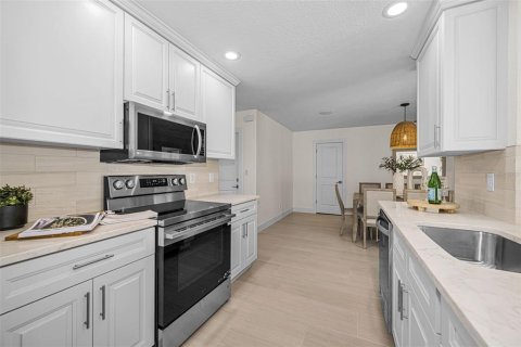House in Saint Petersburg, Florida 4 bedrooms, 223.34 sq.m. № 2167418 - photo 30