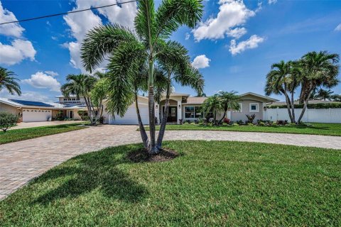 House in Saint Petersburg, Florida 4 bedrooms, 223.34 sq.m. № 2167418 - photo 7