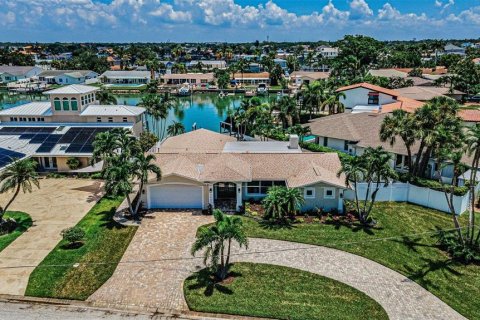 House in Saint Petersburg, Florida 4 bedrooms, 223.34 sq.m. № 2167418 - photo 10