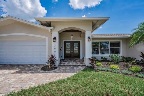 House in Saint Petersburg, Florida 4 bedrooms, 223.34 sq.m. № 2167418 - photo 9