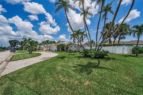 House in Saint Petersburg, Florida 4 bedrooms, 223.34 sq.m. № 2167418 - photo 11