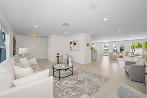 House in Saint Petersburg, Florida 4 bedrooms, 223.34 sq.m. № 2167418 - photo 22