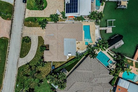 House in Saint Petersburg, Florida 4 bedrooms, 223.34 sq.m. № 2167418 - photo 12