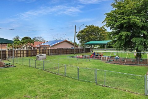 Купить коммерческую недвижимость в Майами, Флорида № 1979256 - фото 5