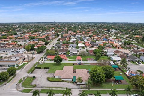 Купить коммерческую недвижимость в Майами, Флорида № 1979256 - фото 9