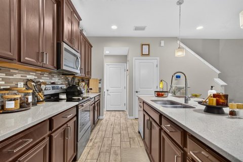 Townhouse in Tampa, Florida 3 bedrooms, 172.05 sq.m. № 2259562 - photo 6