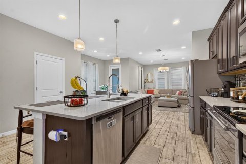 Townhouse in Tampa, Florida 3 bedrooms, 172.05 sq.m. № 2259562 - photo 5