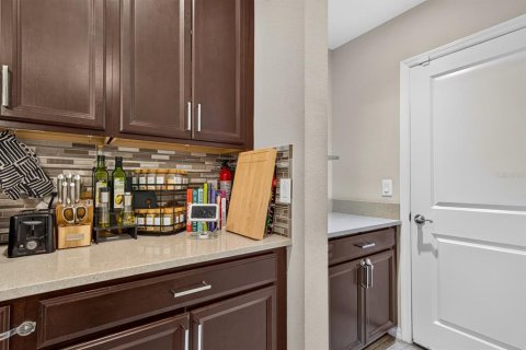 Townhouse in Tampa, Florida 3 bedrooms, 172.05 sq.m. № 2259562 - photo 10
