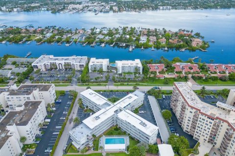 Снять в аренду кондоминиум в Саут-Палм-Бич, Флорида 3 комнаты, 51.1м2, № 2177117 - фото 8