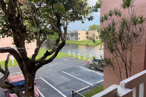 Купить кондоминиум в Санрайз, Флорида 1 спальня, 69.68м2, № 1958541 - фото 3