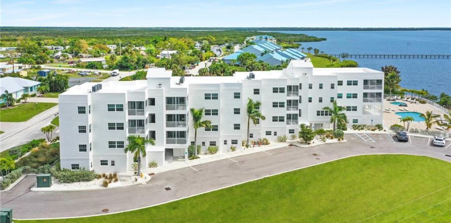 Apartamento en Port Charlotte, Florida 3 dormitorios, 133.78 m2 № 2111856