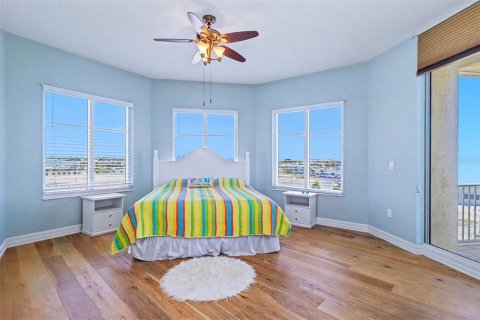 Condo in Madeira Beach, Florida, 4 bedrooms № 2117123 - photo 13