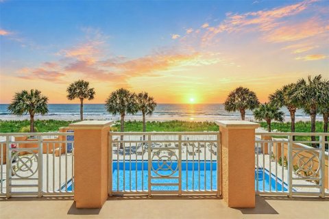 Condo in Madeira Beach, Florida, 4 bedrooms № 2117123 - photo 15