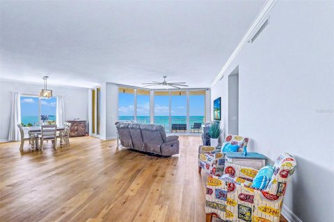 Condo in Madeira Beach, Florida, 4 bedrooms № 2117123 - photo 3