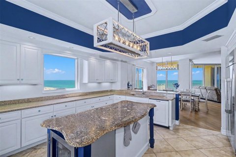 Condo in Madeira Beach, Florida, 4 bedrooms № 2117123 - photo 9